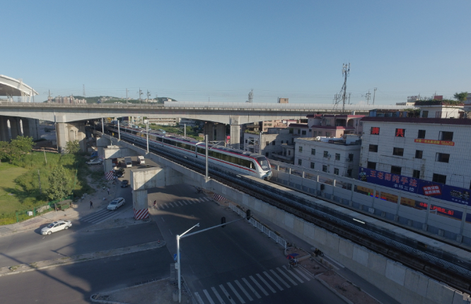 東莞城軌2號(hào)線虎門火車站（下）與既有廣深高鐵（上）換乘三(圖1)