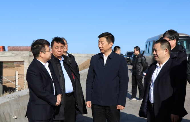 陜西省副省長(zhǎng)趙剛蒞臨榆林象道國(guó)際物流園視察(圖1)
